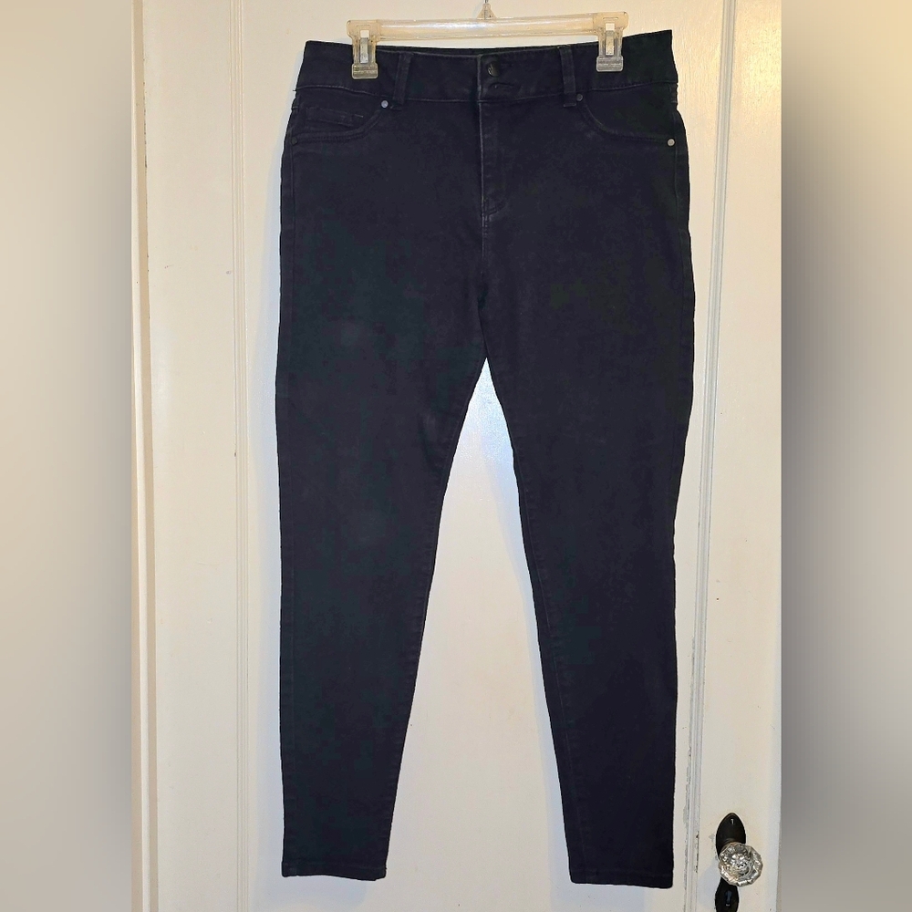 30x27 Stretchy Black Tapered Leg Jeans by d. jeans